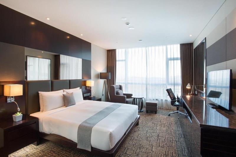 I Square Hotel image
