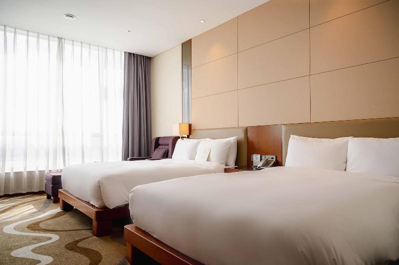 I Square Hotel image
