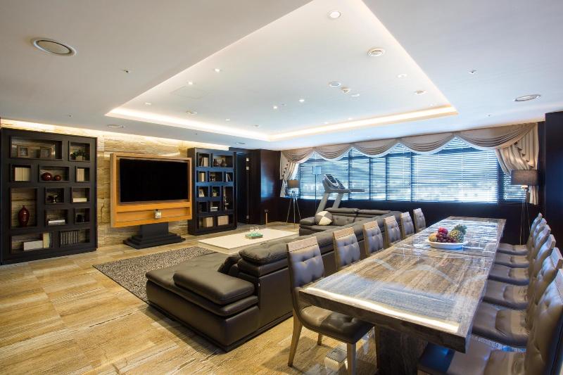 I Square Hotel image