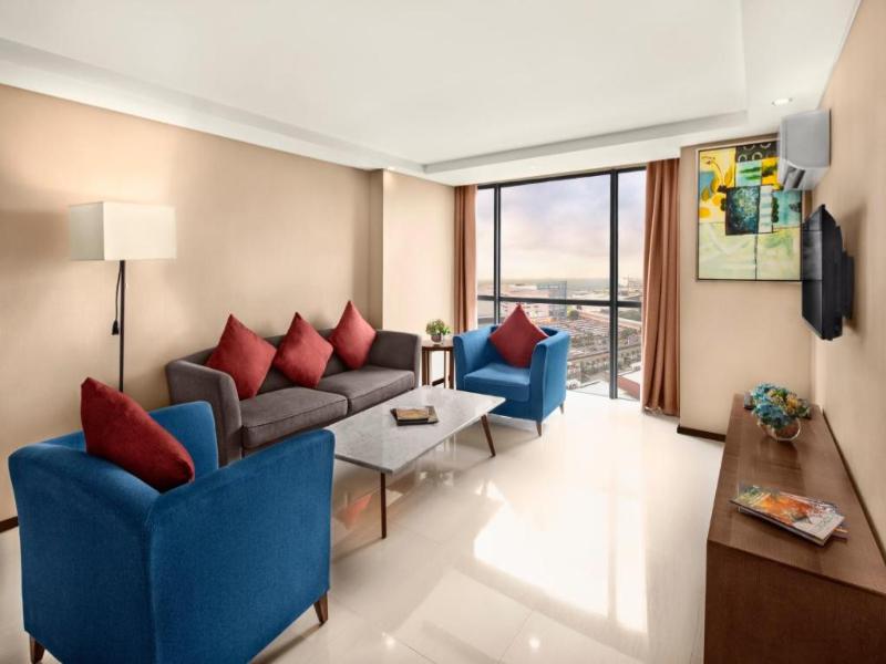 Golden Phoenix Hotel Manila image