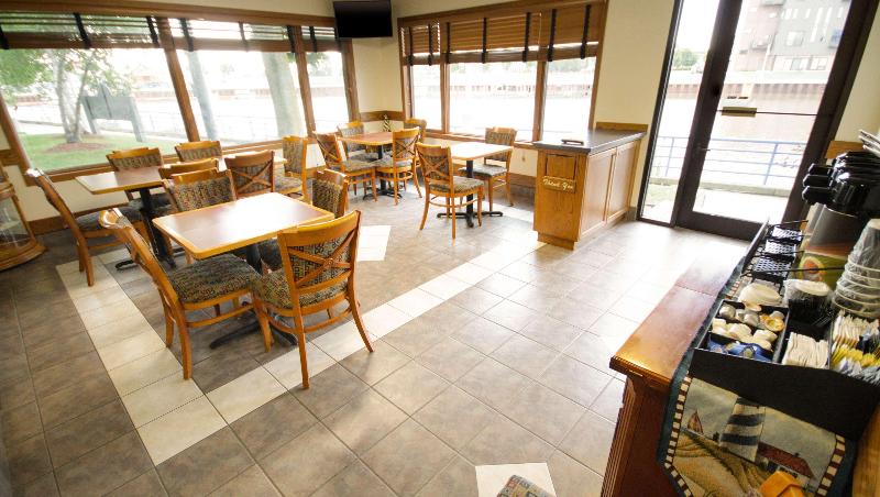 Harbor Winds Hotel Sheboygan image
