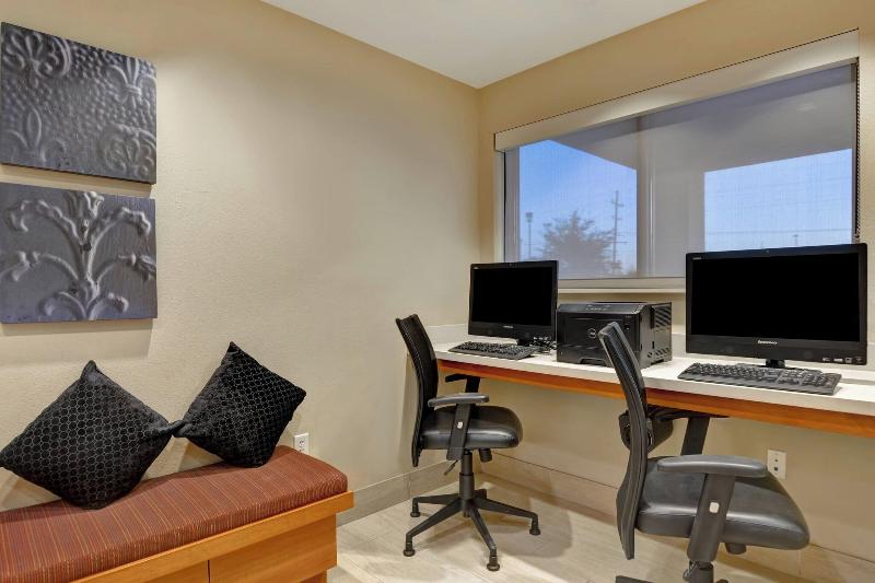 TownePlace Suites Alexandria image