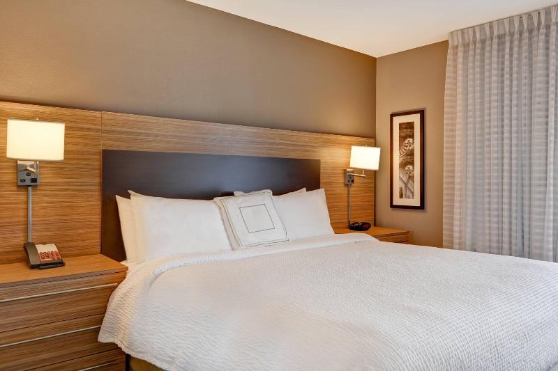 TownePlace Suites Alexandria image