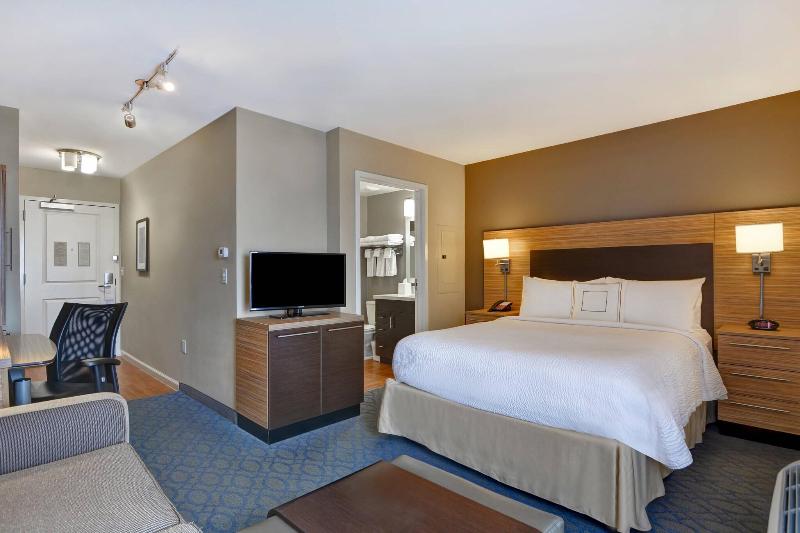 TownePlace Suites Alexandria image