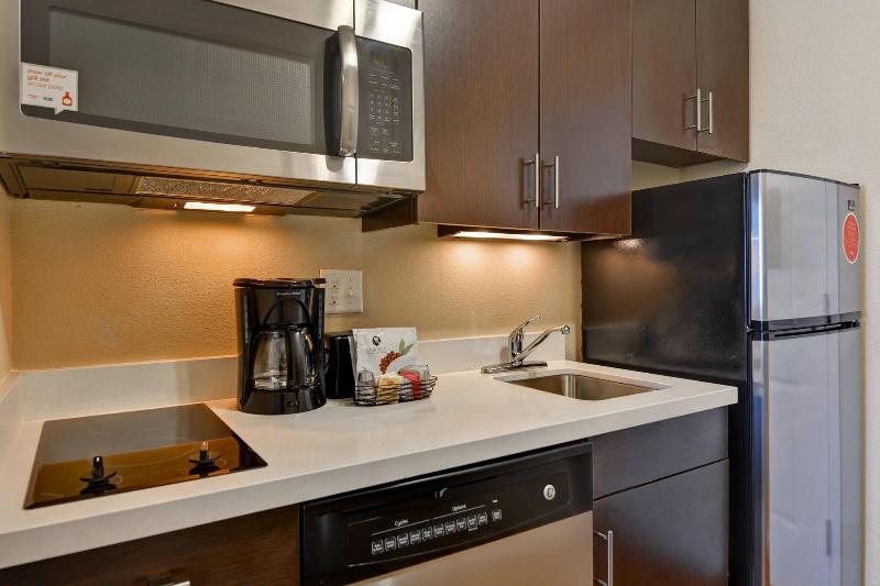 TownePlace Suites Alexandria image