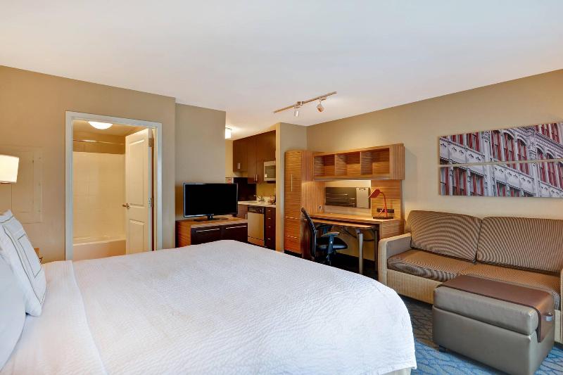 TownePlace Suites Alexandria image