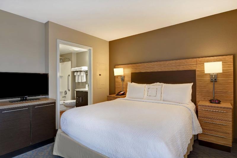 TownePlace Suites Alexandria image