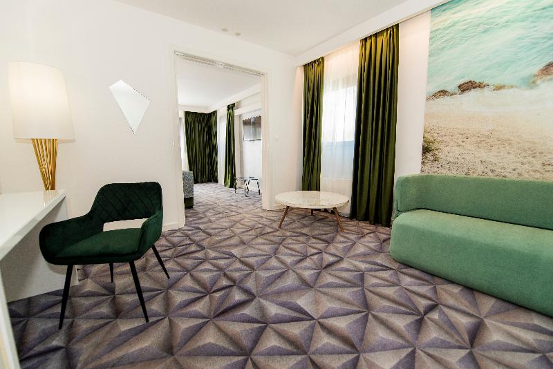 Hotel Luxe image