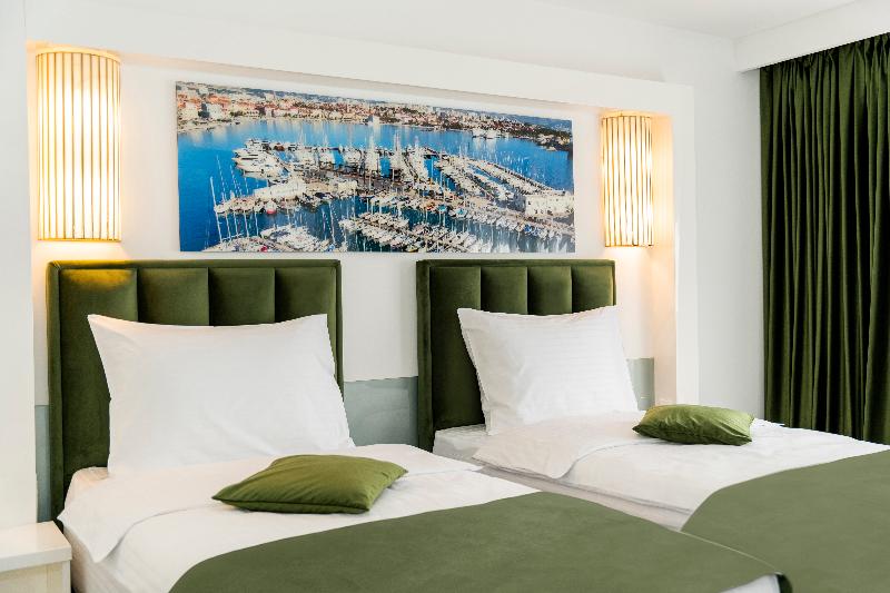 Hotel Luxe image
