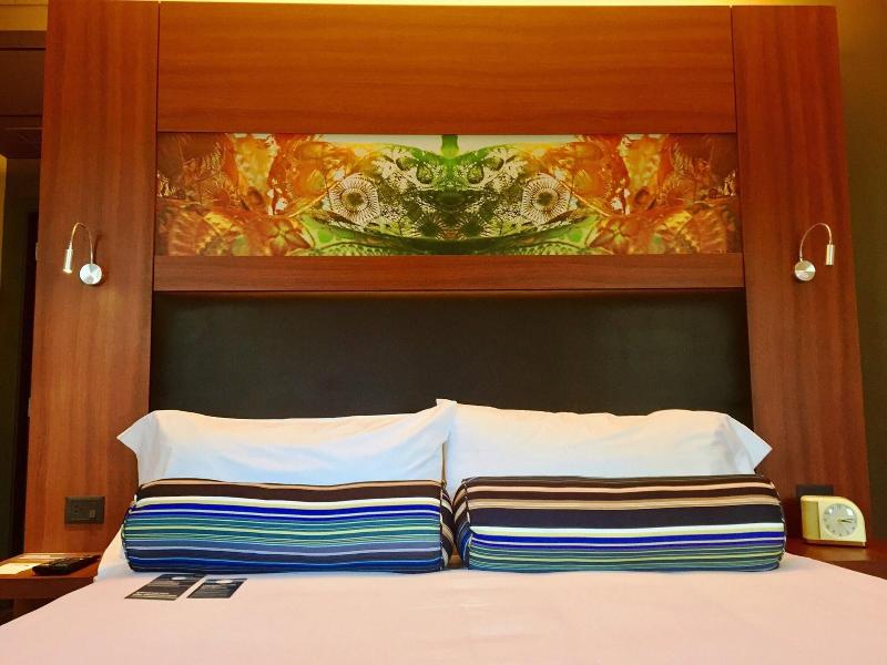 Aloft Asuncion image