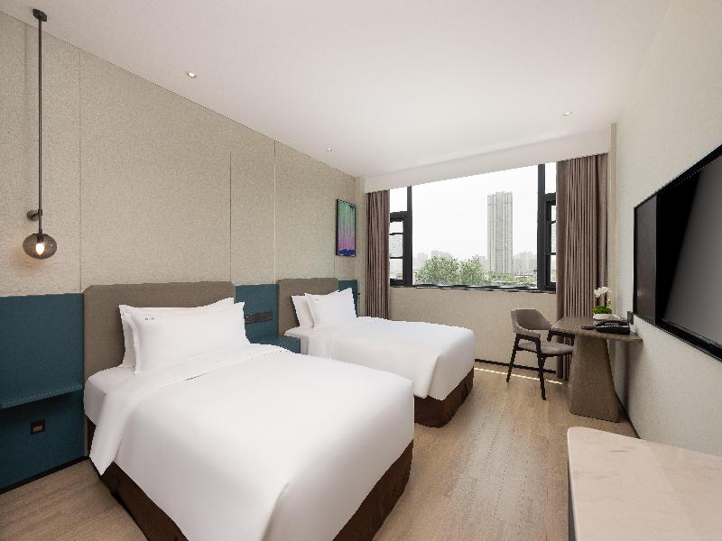 Holiday Inn Zhengzhou image