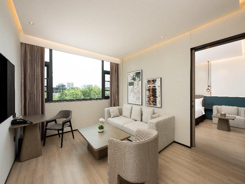 Holiday Inn Zhengzhou image