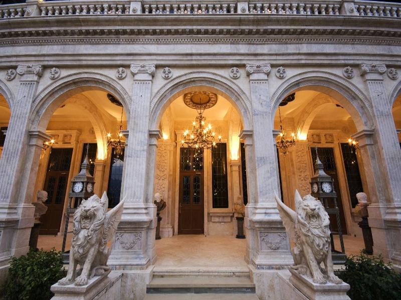 The Old England Hotel