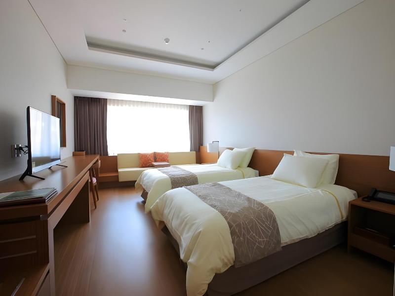 Yongpyong Resort image