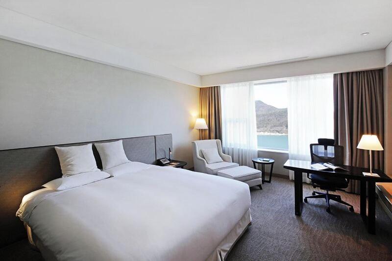 Samsung Hotel Geoje image