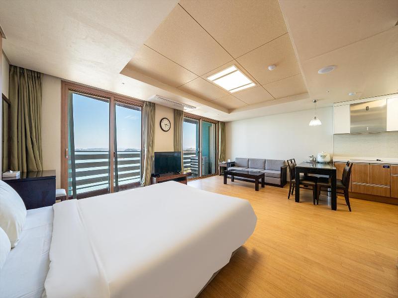 Beache Palace image