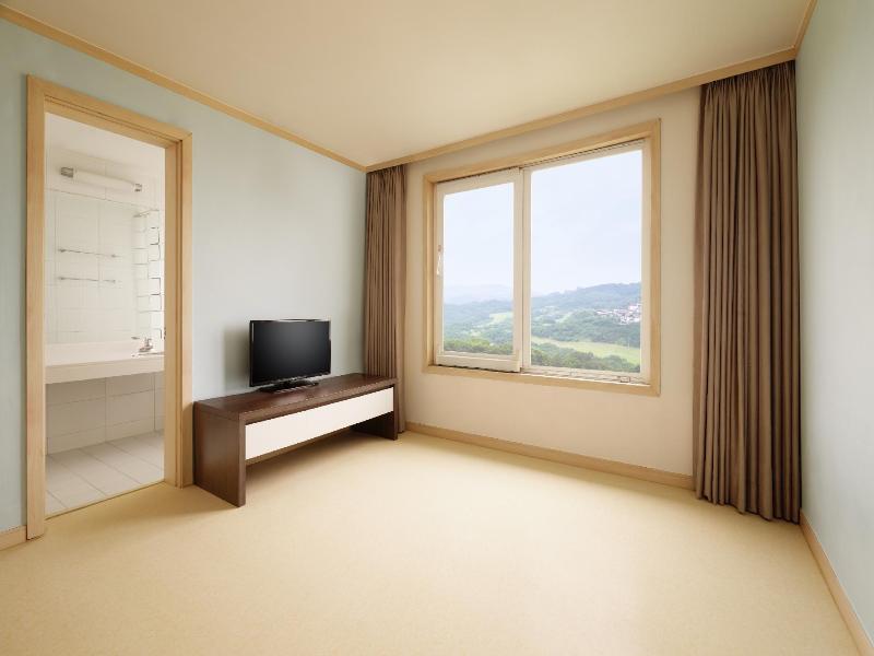 Mauna Ocean Resort image