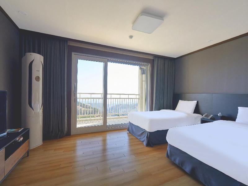 Mauna Ocean Resort image