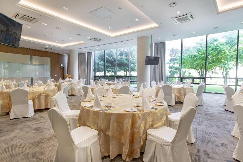 Lotte Buyeo Resort image