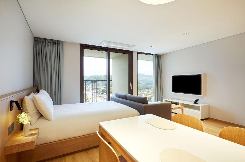 Lotte Buyeo Resort image