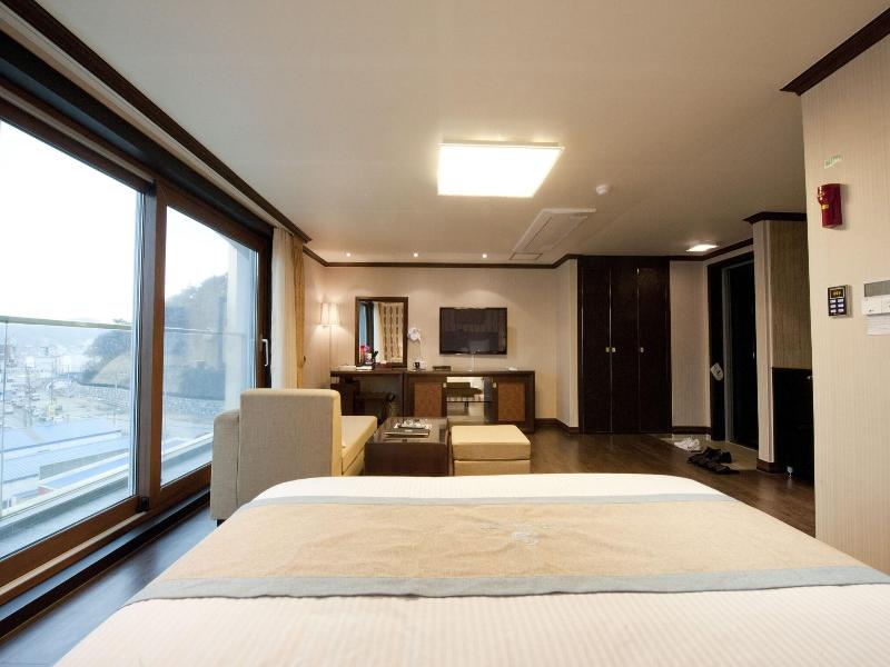 Tongyeong Anchovy Tourist Hotel image