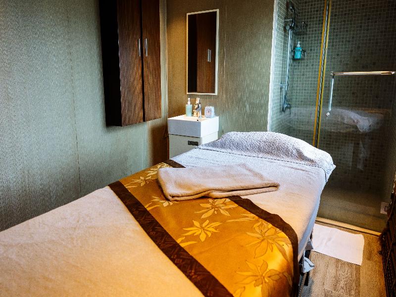 Best Western Plus Maple Leaf image