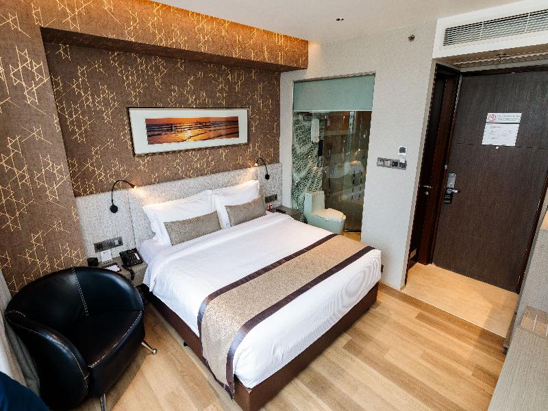 Best Western Plus Maple Leaf image