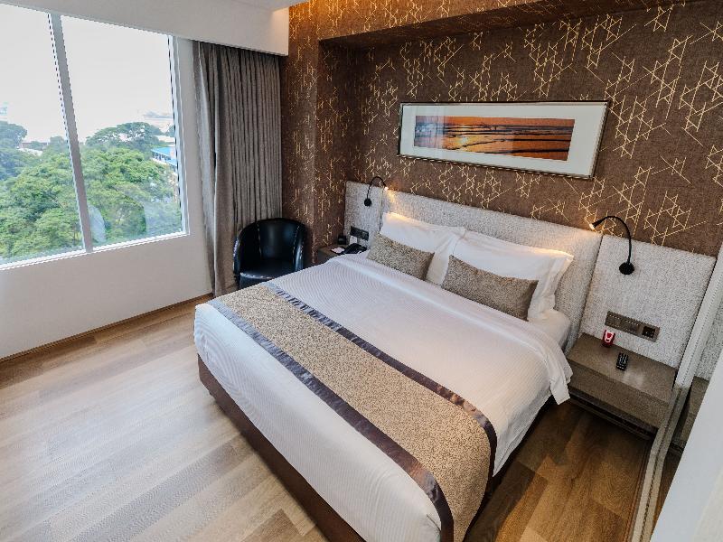 Best Western Plus Maple Leaf image