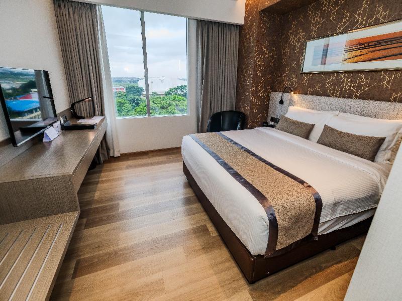 Best Western Plus Maple Leaf image