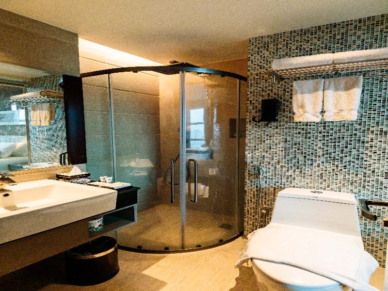 Best Western Plus Maple Leaf image