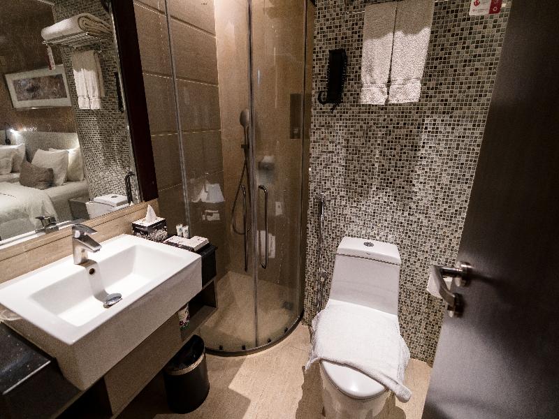 Best Western Plus Maple Leaf image