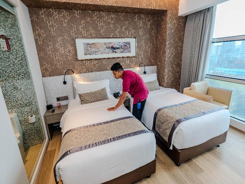 Best Western Plus Maple Leaf image