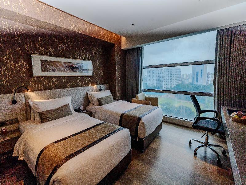 Best Western Plus Maple Leaf image