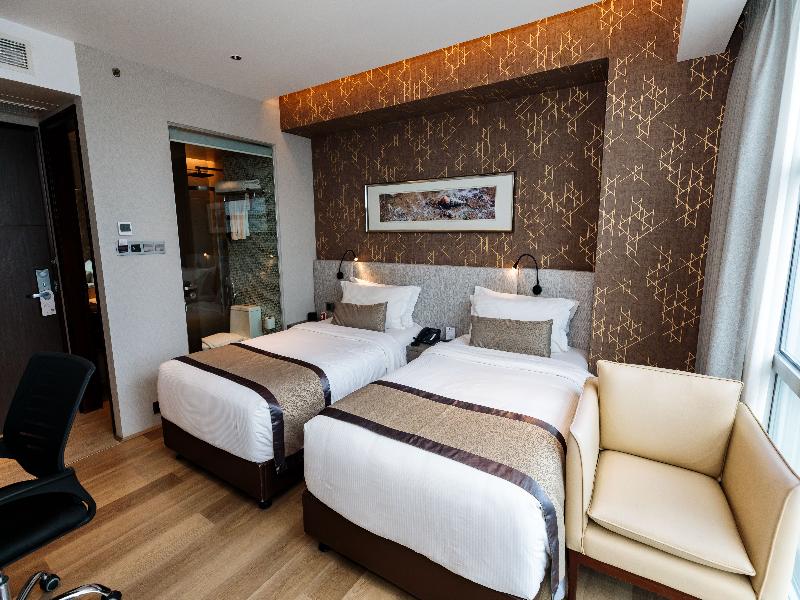 Best Western Plus Maple Leaf image