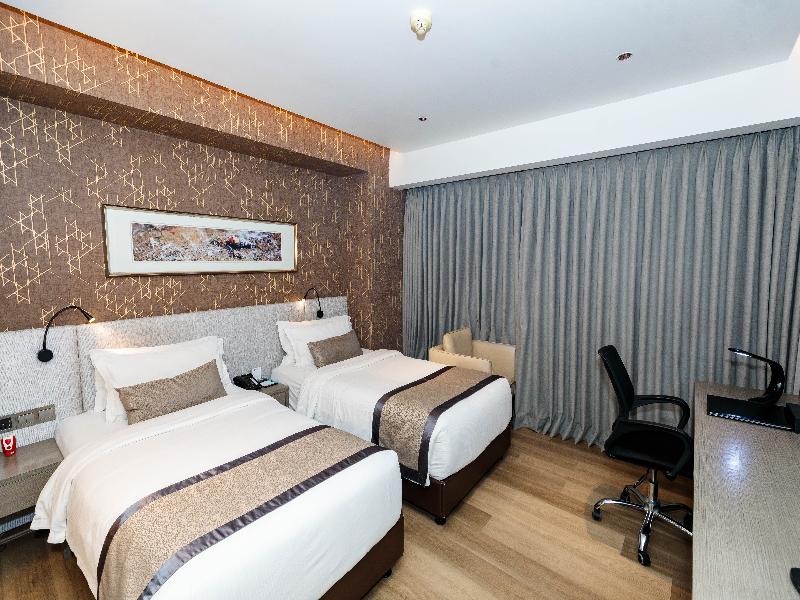 Best Western Plus Maple Leaf image