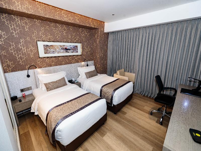Best Western Plus Maple Leaf image