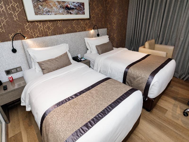Best Western Plus Maple Leaf image