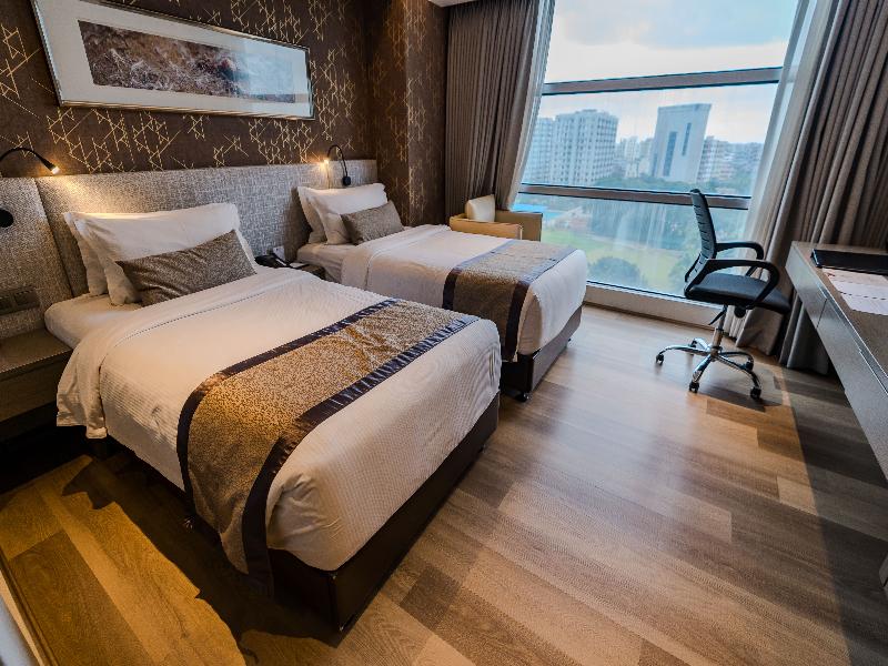 Best Western Plus Maple Leaf image