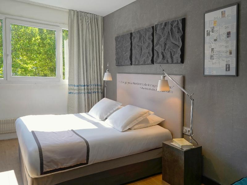 Hotel Litteraire Alexandre Vialatte, BW Signature image