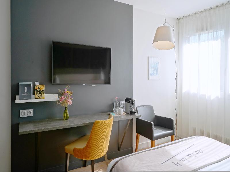 Hotel Litteraire Alexandre Vialatte, BW Signature image
