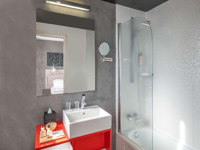 Hotel Litteraire Alexandre Vialatte, BW Signature image
