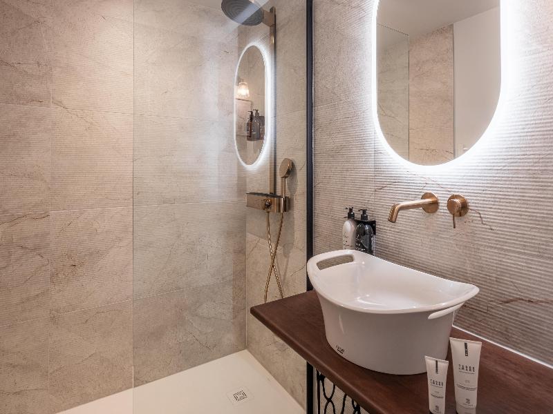 Hotel Litteraire Alexandre Vialatte, BW Signature image