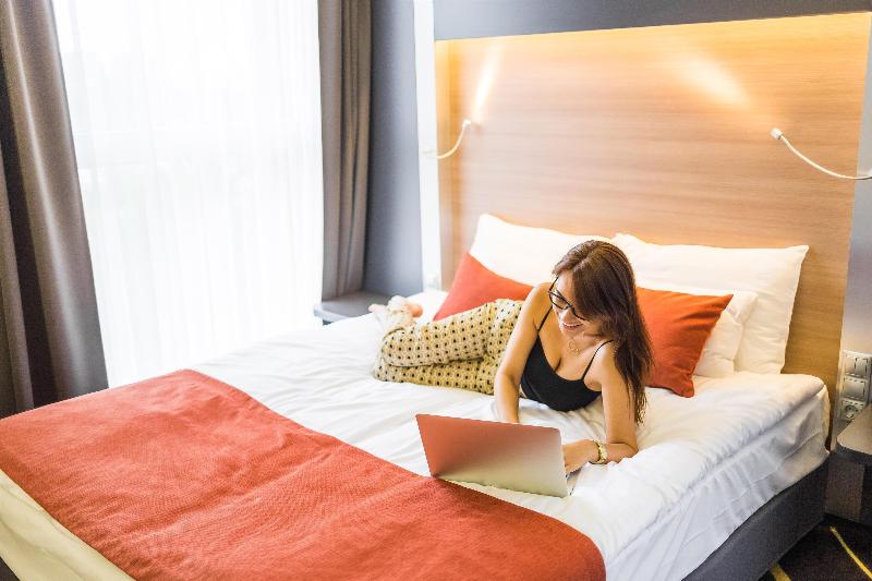 Best Western Plus Lakeside Hotel image