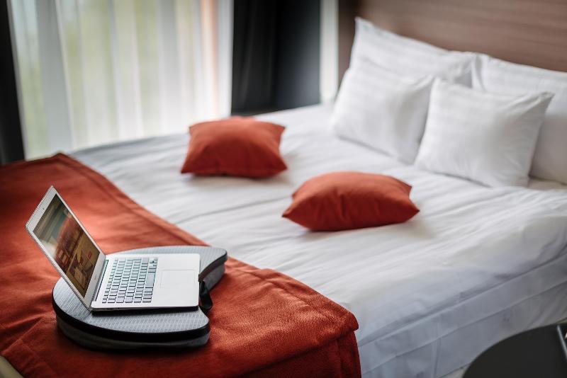 Best Western Plus Lakeside Hotel image