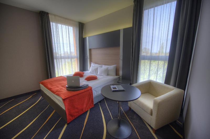 Best Western Plus Lakeside Hotel image