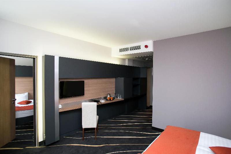 Best Western Plus Lakeside Hotel image