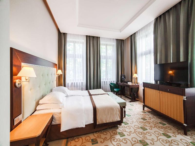 BEST WESTERN PLUS Hotel Dyplomat image