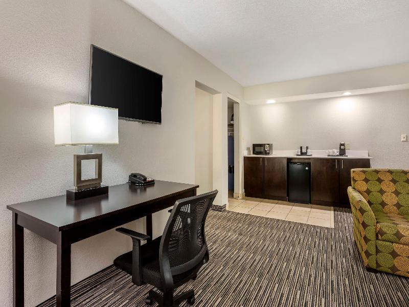 Best Western Plus Jonesboro Inn & Suites image