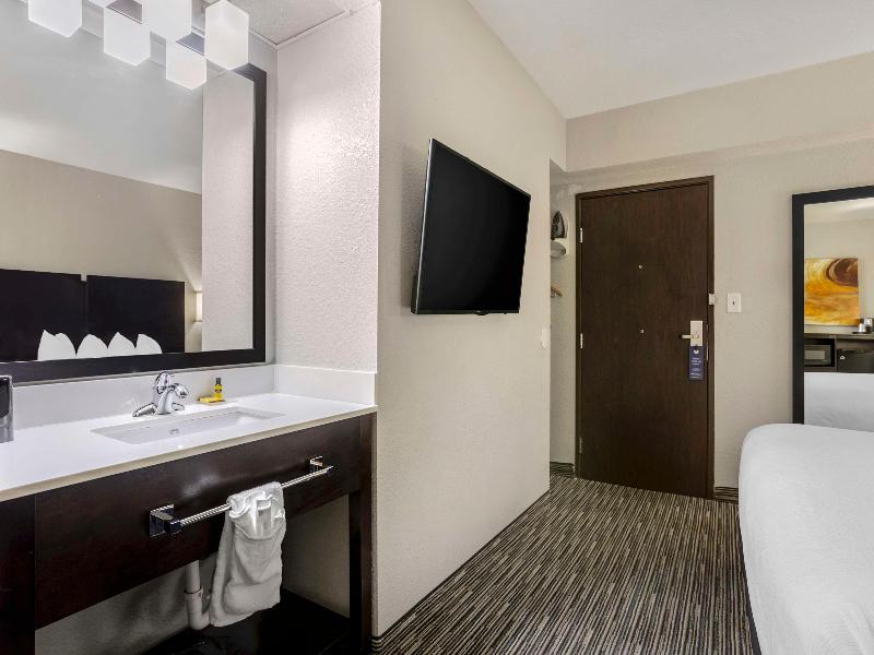 Best Western Plus Jonesboro Inn & Suites image