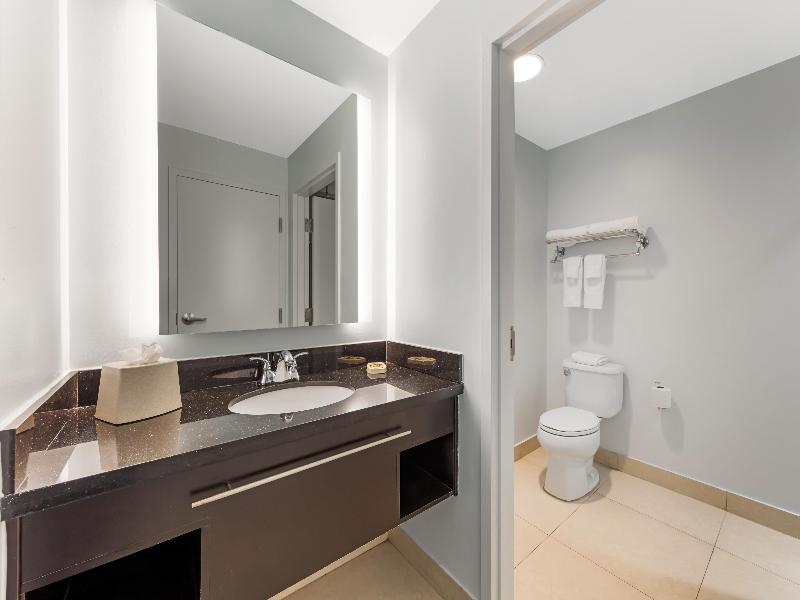 Best Western Plus Miami Airport North Hotel & Suit image